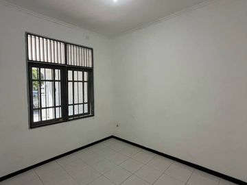 Disewakan Rumah di Sutorejo Prima depan taman