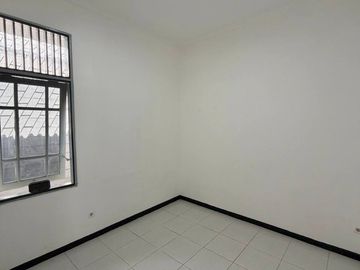 Disewakan Rumah di Sutorejo Prima depan taman