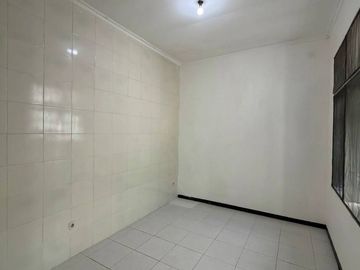 Disewakan Rumah di Sutorejo Prima depan taman