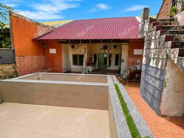 Rumah Lengkap Kolam Renang Pribadi 10x36 SHM.