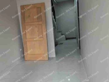Dijual Rumah 2 Lantai Siap Huni Bangunan Baru Harga dibawah 1 Miliar Lokasi strategis di Lubang Buaya Jakarta Timur