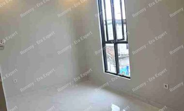 Dijual Rumah 2 Lantai Siap Huni Bangunan Baru Harga dibawah 1 Miliar Lokasi strategis di Lubang Buaya Jakarta Timur