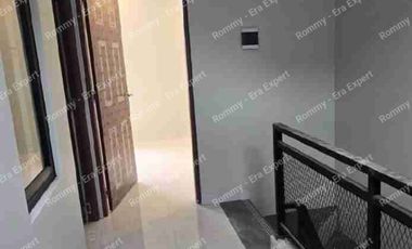 Dijual Rumah 2 Lantai Siap Huni Bangunan Baru Harga dibawah 1 Miliar Lokasi strategis di Lubang Buaya Jakarta Timur