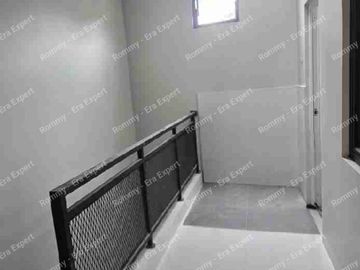 Dijual Rumah 2 Lantai Siap Huni Bangunan Baru Harga dibawah 1 Miliar Lokasi strategis di Lubang Buaya Jakarta Timur