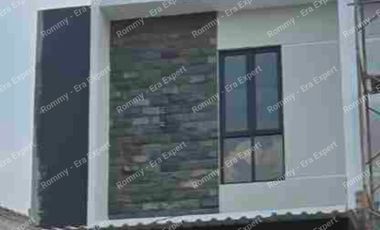 Dijual Rumah 2 Lantai Siap Huni Bangunan Baru Harga dibawah 1 Miliar Lokasi strategis di Lubang Buaya Jakarta Timur