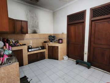 RUMAH DIJUAL SOLO BARAT DEKAT PASAR KARTASURA