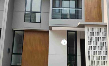Disewakan Rumah di 
Cluster Viola
Sumarecon Crown Gading