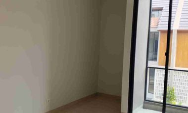 Disewakan Rumah di 
Cluster Viola
Sumarecon Crown Gading