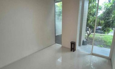 Murah Rumah 2 Lantai Siap Huni Baru Selesai Renov di Taman Puspa Raya, Citraland