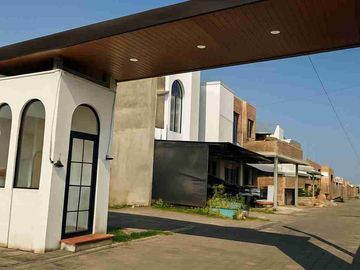 “Rumah 2 Lantai Murah di Kota Malang – View Pegunungan!”