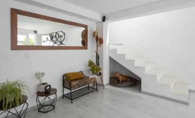 CASA EN  RENTA   LOMAS VERDES 3ª- SECCIÓN  TOTALMENTE AMUEBLADA