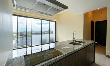 Best Value 2 Bedroom Condo with Balcony in St. Moritz McKinley for Sale