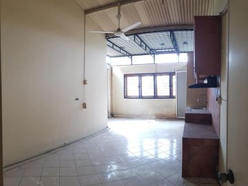 DIJUAL RUKO SEMI RENOV GOLDEN BOULEVARD BSD