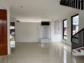 V1 Dijual Villa Modern Baru ada Private Pool di Oro Oro Ombo Batu
