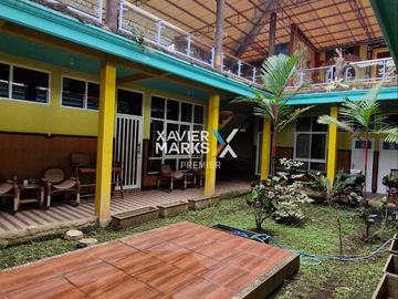 Dijual Villa Bonus Kolam Pemancingan di Karanglo Malang