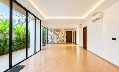 House for Sale in White Plains Quezon City with 7 Bedroom 7BR