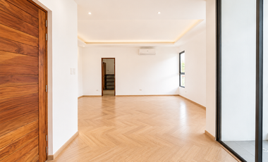 House for Sale in White Plains Quezon City with 7 Bedroom 7BR