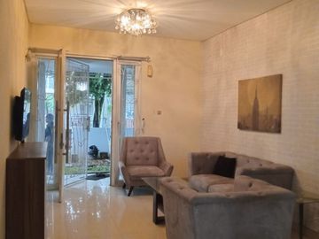 Disewakan Rumah 2 Lantai Semi Furnish Citra Grand Cibubur