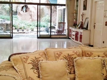 Dijual Rumah Mewah Siap Huni Lokasi Manyar Kertoarjo