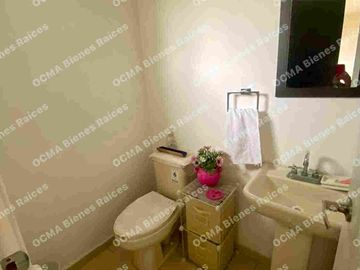 LINDA CASA EN VENTA EN HACIENDA DEL VALLE II, EN PRIVADA A 10 MINUTOS DEL PARQUE INDUSTRIAL TOLUCA 2000