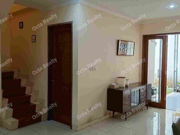 Di Jual Rumah 2 Lantai Asri dan Nyaman di Duren Sawit Jakarta Timur