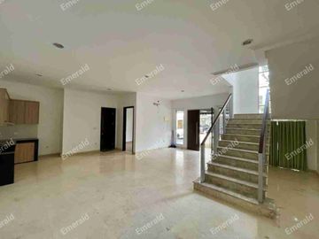 Rumah Siap Huni di Area Prestige Golf Island PIK
