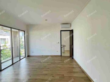 Rumah Siap Huni di Area Prestige Golf Island PIK