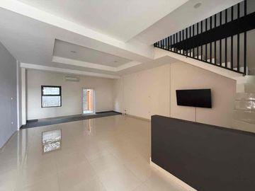 Dijual Rumah mewah siap huni lokasi bank raya