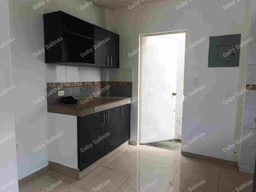 CASA AMPLIA ALQUILER URBANIZACIÓN NAPOLI vía Salitre