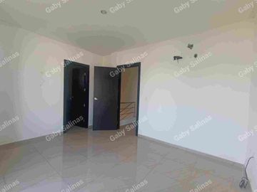 CASA AMPLIA ALQUILER URBANIZACIÓN NAPOLI vía Salitre