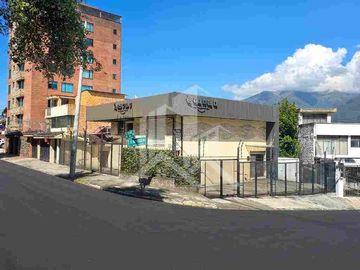 Casa Comercial Esquinera en Av. Eloy Alfaro