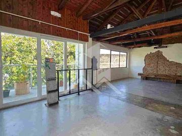 Casa Comercial Esquinera en Av. Eloy Alfaro