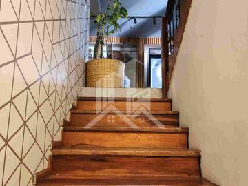 Casa Comercial Esquinera en Av. Eloy Alfaro