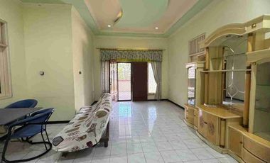 DISEWAKAN RUMAH SUTOREJO SEMI FURNISH TERAWAT