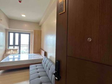 FOR RENT STUDIO UNIT WITH BALCONY AT 18 AVENUE DE TRIOMPHE