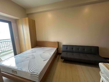 FOR RENT STUDIO UNIT WITH BALCONY AT 18 AVENUE DE TRIOMPHE
