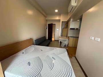 FOR RENT STUDIO UNIT WITH BALCONY AT 18 AVENUE DE TRIOMPHE