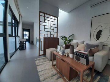 Rumah modern 2 lantai di Darmo Permai Timur Furnished