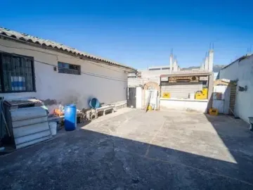 CASA EN VENTA CON  TERRENO EN QUITO
