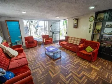 CASA EN VENTA CON  TERRENO EN QUITO