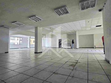 Se Renta  Local Comercial, República y Eloy Alfaro Sector la Carolina  diagonal  al centro comercial el JARDIN