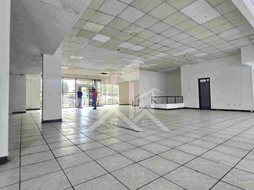 Se Renta  Local Comercial, República y Eloy Alfaro Sector la Carolina  diagonal  al centro comercial el JARDIN