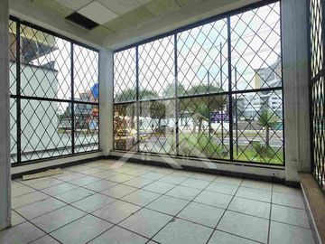 Se Renta  Local Comercial, República y Eloy Alfaro Sector la Carolina  diagonal  al centro comercial el JARDIN