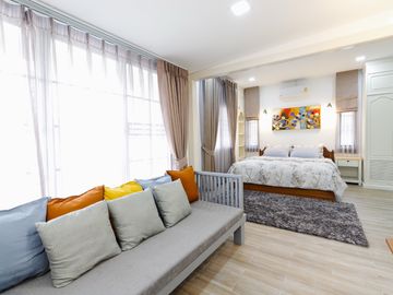 Exquisite Chiang Mai Residence on Canal Road for rent / sale