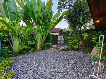 Dijual Villa Klasik Halaman Luas Lingkungan Tenang dan Sepi di Pantai Saba, Gianyar.