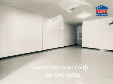 3-story townhome, 19.1 sq.wah, I-Leaf Town Village, Lam Luk Ka Khlong 3, Chonlamark Phicharn Road, Lam Luk Ka, Pathum Thani.