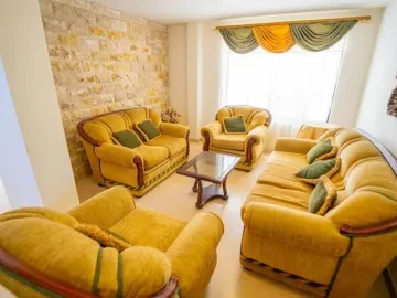 CASA EN VENTA EN LA URBANIZACION LA MARCA EN LA MITAD DEL MUNDO