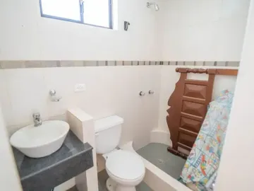 CASA EN VENTA EN LA URBANIZACION LA MARCA EN LA MITAD DEL MUNDO