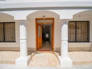 CASA EN VENTA EN LA URBANIZACION LA MARCA EN LA MITAD DEL MUNDO