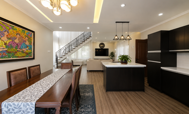 🏡✨ 𝐋𝐔𝐗𝐔𝐑𝐘 𝐎𝐕𝐄𝐑𝐋𝐎𝐎𝐊𝐈𝐍𝐆 𝐇𝐎𝐔𝐒𝐄 & 𝐋𝐎𝐓 𝐖𝐈𝐓𝐇 𝐏𝐑𝐈𝐕𝐀𝐓𝐄 𝐏𝐎𝐎𝐋 𝐅𝐎𝐑 𝐒𝐀𝐋𝐄 𝐈𝐍 𝐓𝐀𝐋𝐈𝐒𝐀𝐘 𝐂𝐈𝐓𝐘, 𝐂𝐄𝐁𝐔 🌴
